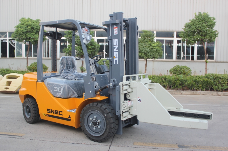 SNSC FD30 3T Diesel Forklift with Block Clamp to Oman