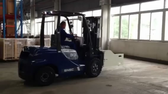 SNSC FD30 Diesel Forklift with Bale Clamp to Vietnam