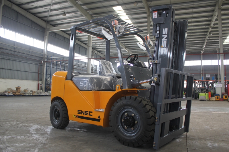 SNSC FD50 5T Diesel Forklift with Lifting Hook to Kuwait