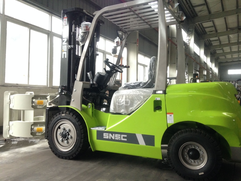 SNSC FD30 3T Diesel Forklift with Paper Roll Clamp to Lebanon