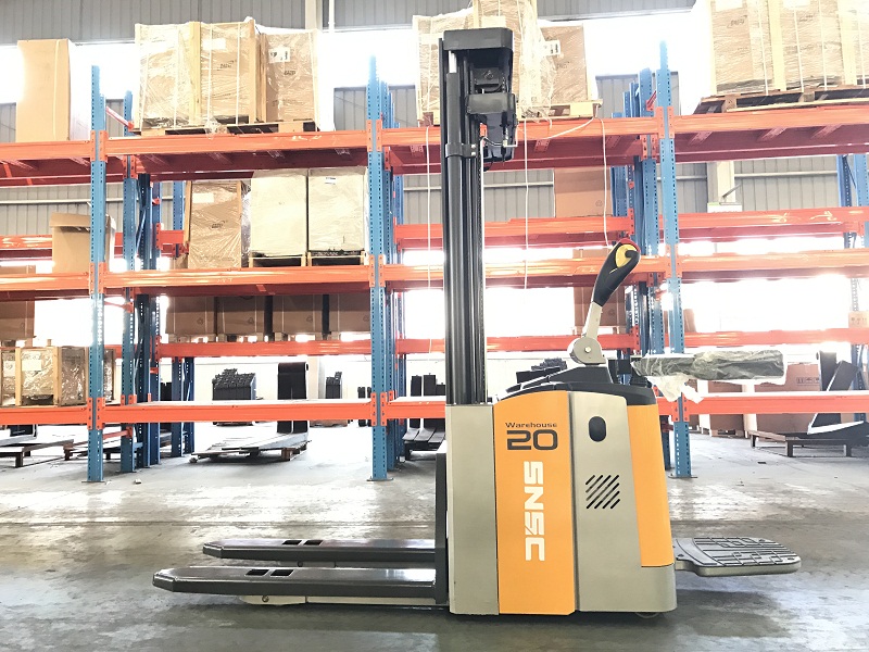 SNSC 1.5T 2T Electric Stacker to Saudi Arabia