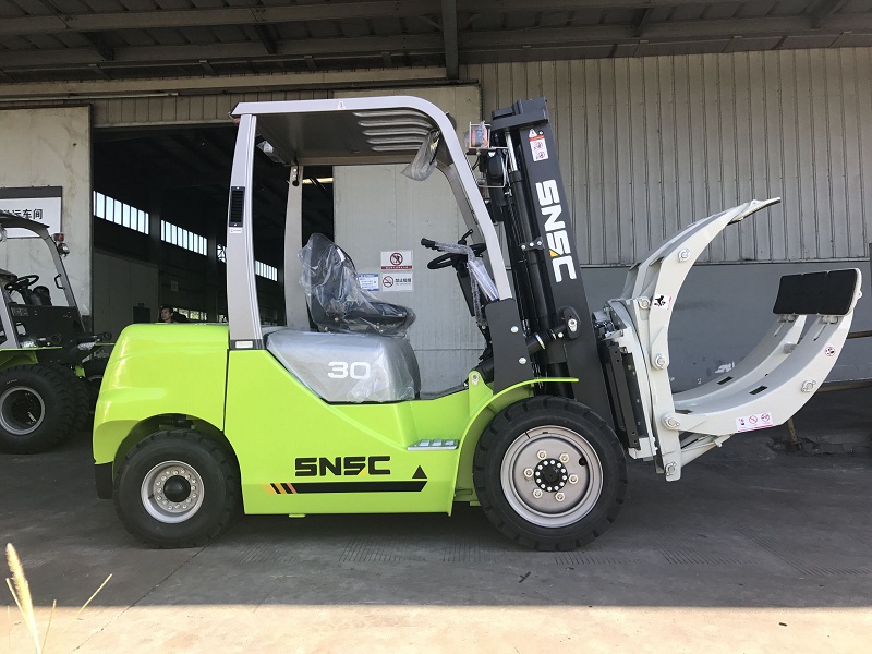 SNSC FD30 3.0T Diesel Forklift with Paper Roll Clamp to Kenya