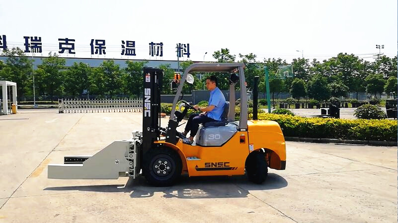 SNSC FD30 3T Diesel Forklift with Block Clamp to Malawi