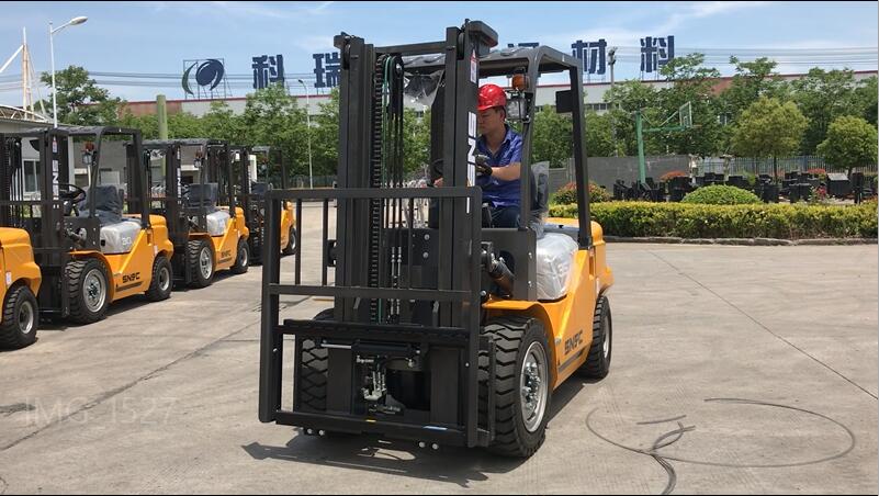 SNSC 3Ton and 3.5Ton Diesel Forklift Truck to Libya