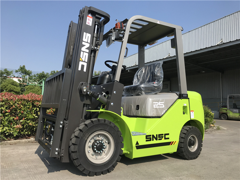 SNSC FD25 and FL25 Forklift Truck to Canada