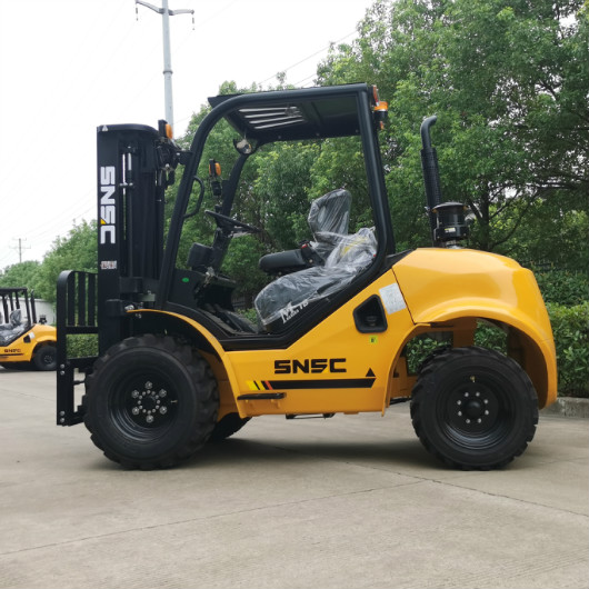 SNSC FD18 1.8 ton  Diesel Rough Terrain Forklift  to Spain